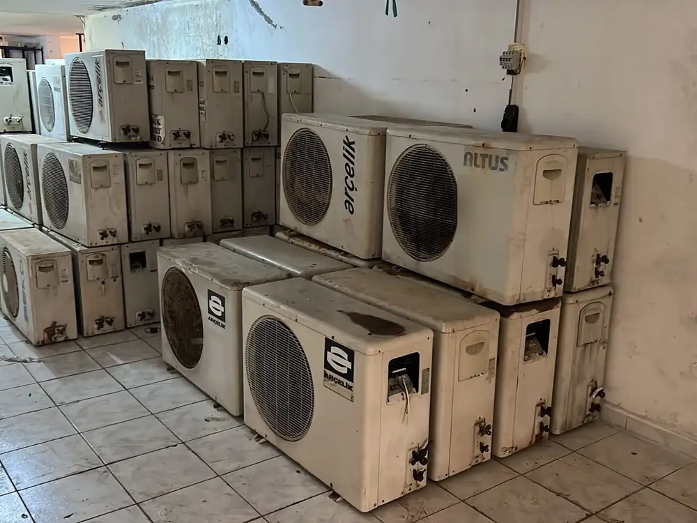 Depomuzdaki çıkma klima dış üniteleri