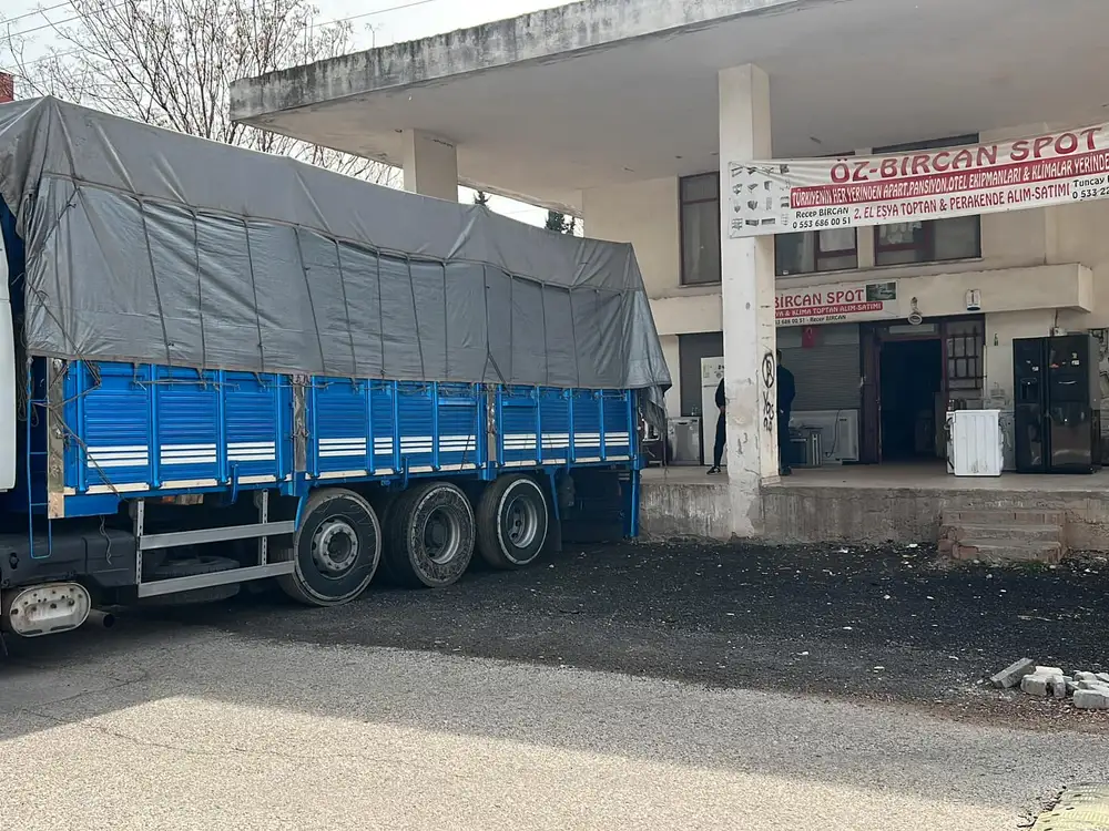 Söküm işinden çıkan hurdaların tır ile taşınması